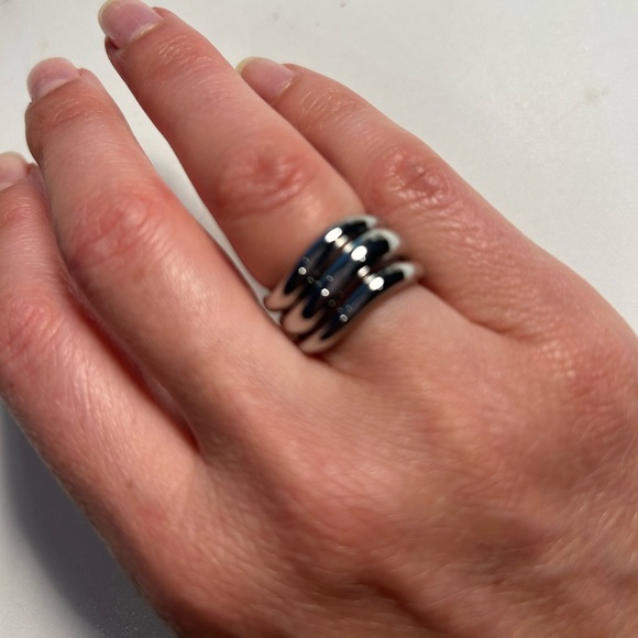 Stella & Dot silver ring trio size 5 - Picture 4 of 5